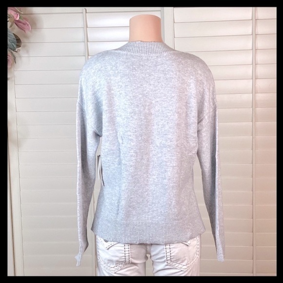 MELROSE & MARKET V-Neck Heather Grey Sweater - Picture 6 of 10